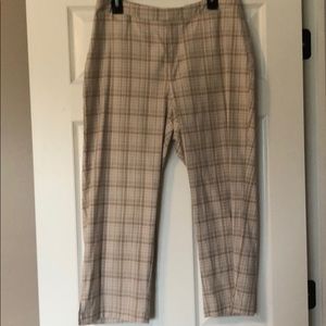 ❤️2 items for $10 Dockers Stretch Capri’s Size 12
